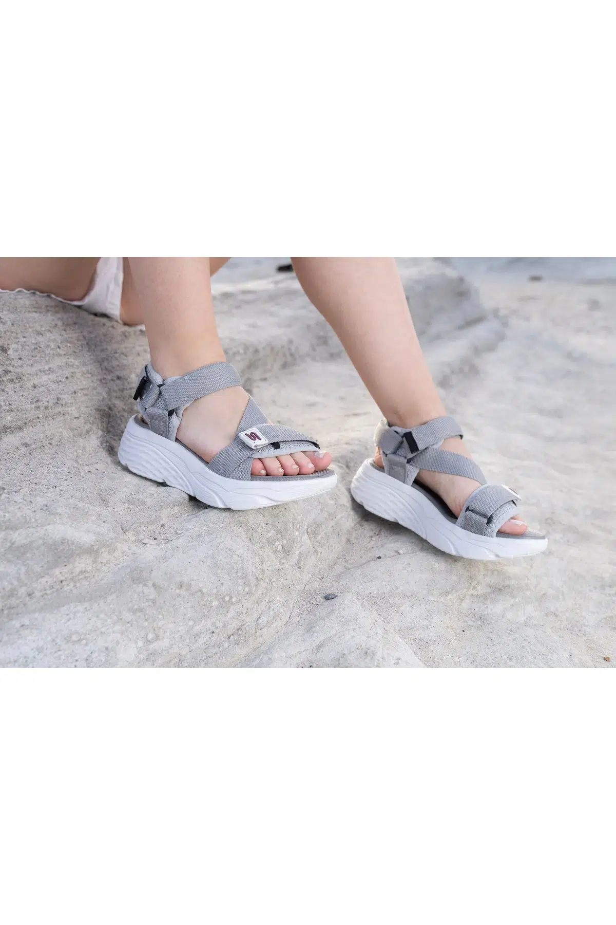 Kadın Dolgu Topuk Cırtlı Günlük Spor Sandalet Ss001-0178.Gri - GRİ