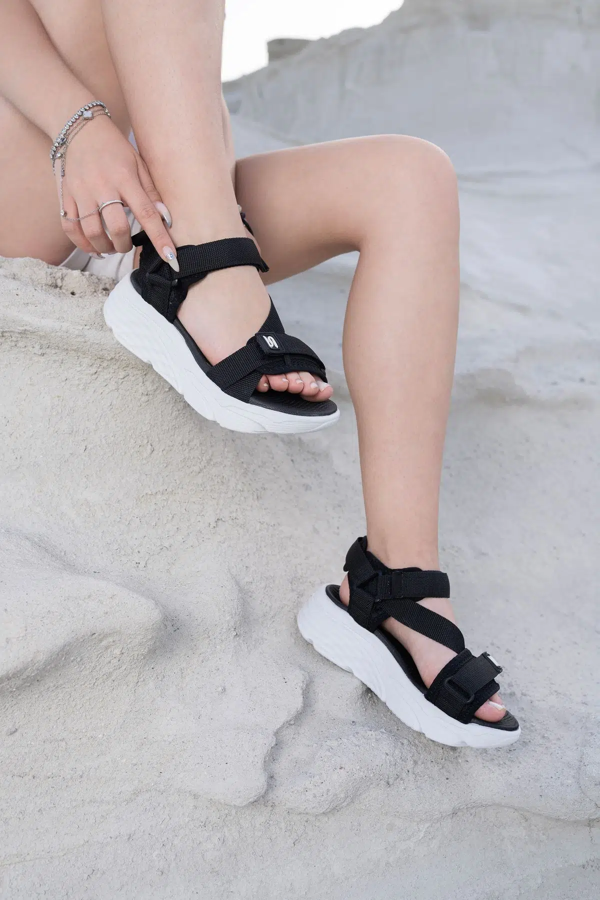 Kadın Dolgu Topuk Cırtlı Günlük Spor Sandalet Ss001-0178.Siyah Beyaz - SİYAH-BEYAZ