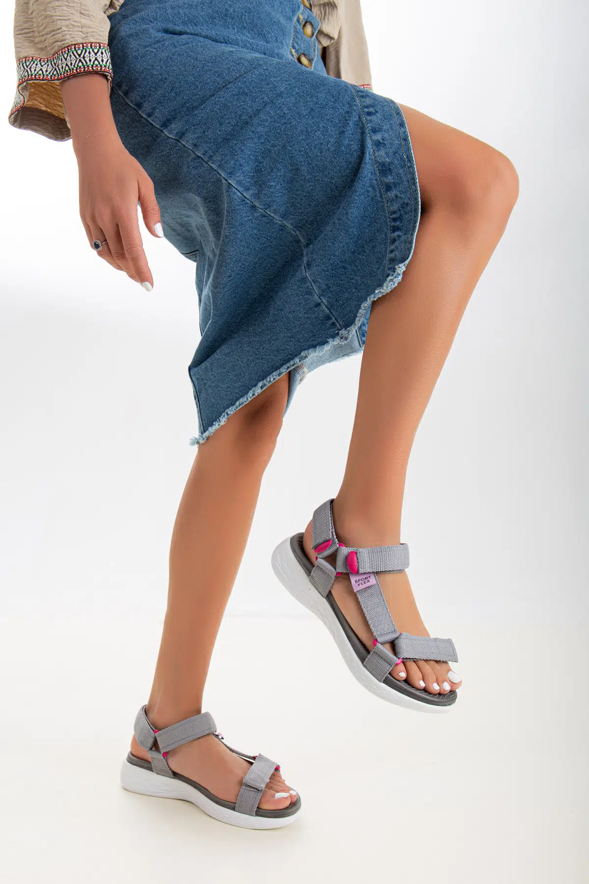 Kadın Kısa Topuk Rahat Taban Cırtlı Günlük Spor Sandalet SS001-0158 Gri - GRİ