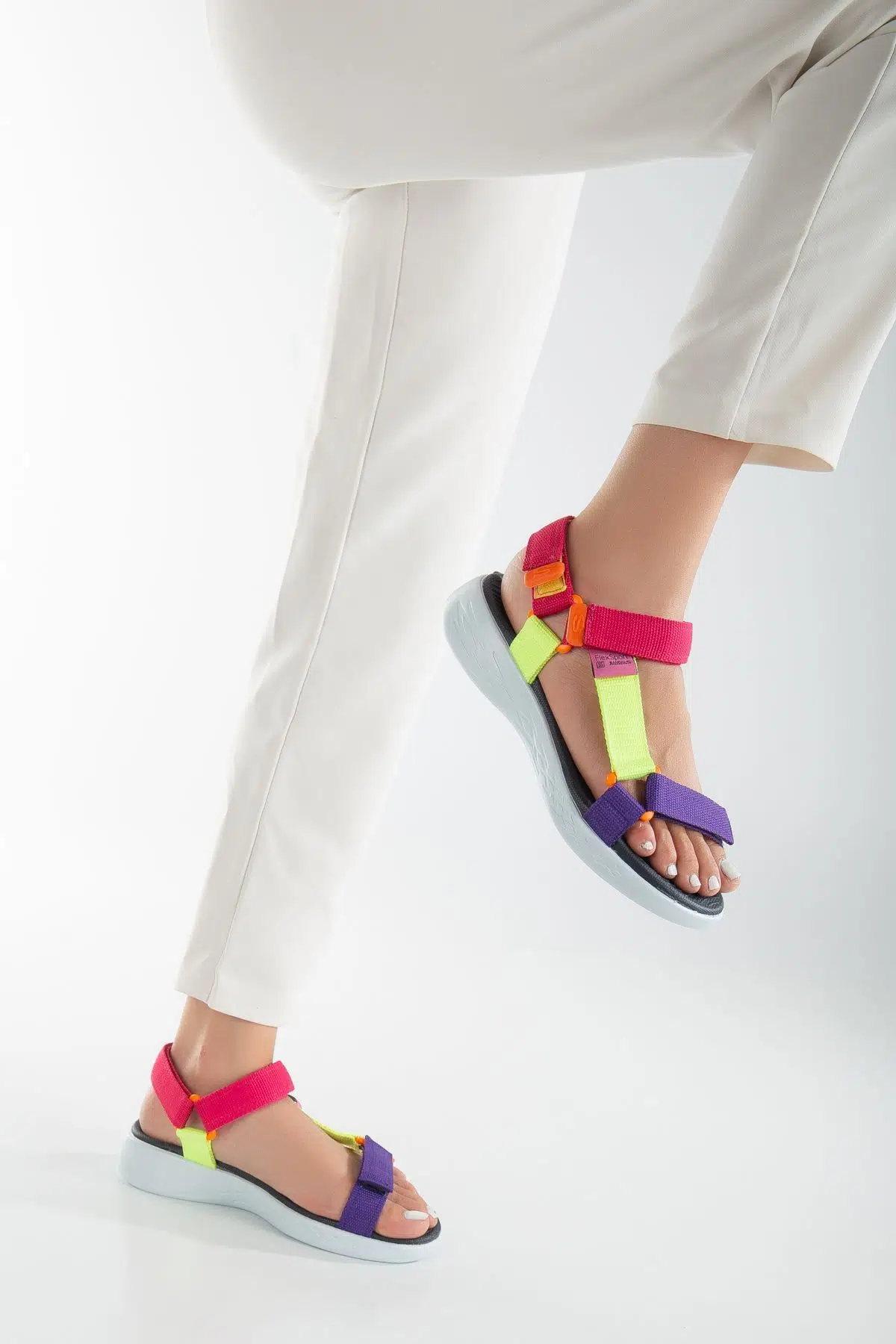 Kadın Kısa Topuk Rahat Taban Cırtlı Günlük Spor Sandalet SS001-0158 Mor-Fosfor - MOR-FSF